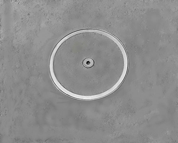 Flat stainless steel floor socket for screed floors