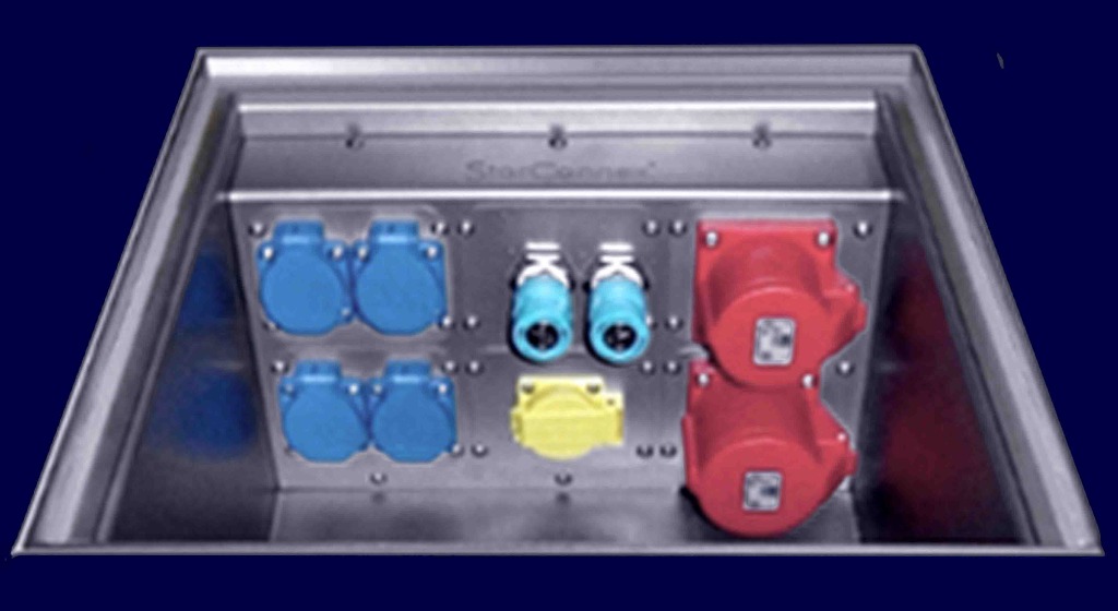 RVS Vloerbox type UNDELOH, 40 x 40 x 25 cm, tot 6 CEE 32A RVS Vloertank type UNDELOH, 40 x 40 x 25 cm, tot 6 CEE 32A