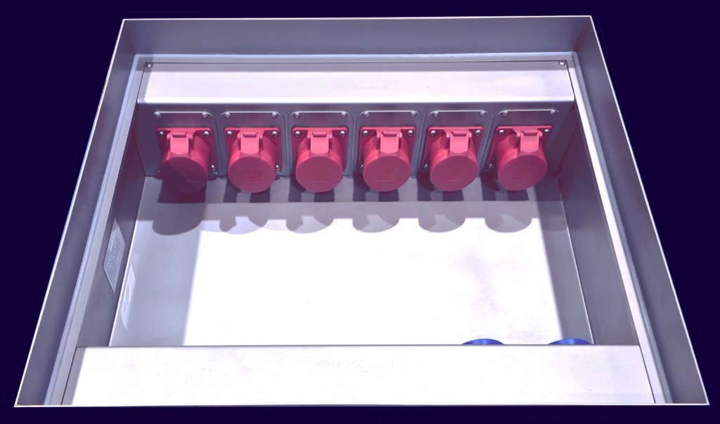 Edelstahl-Bodentank Typ WAAGING, mit 12 Modulen M3