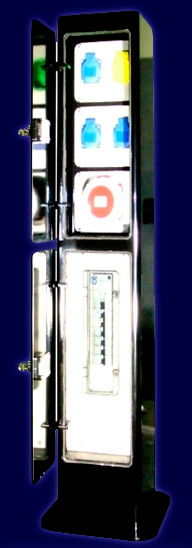 RVS energiekolom zwart met verdeler en stopcontacten achter de deuren