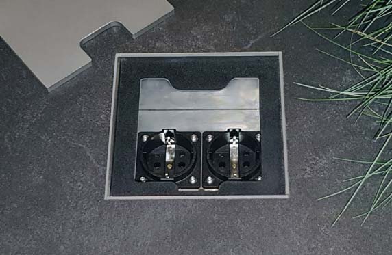 V2A Doppel-Bodensteckdose, Deckel mit Kabelauslass