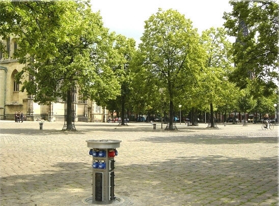 Münster Westfalen Domplatz, 12 StarConnex-Senkelektranten